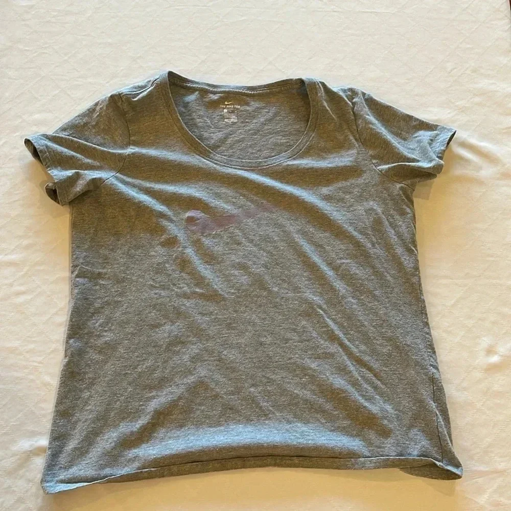 Nike women’s‎ tee shirt XL EUC